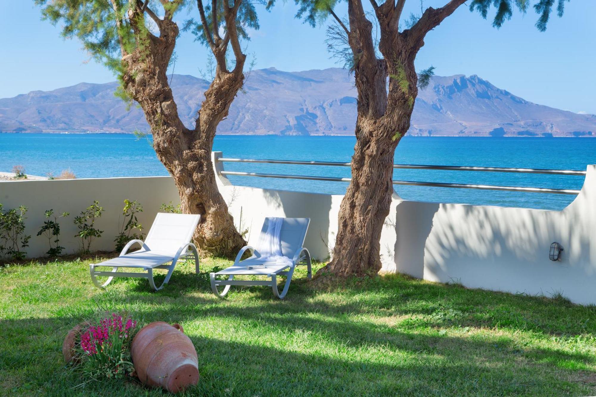 Big Blue Exclusive Beachfront Villa キサモス エクステリア 写真